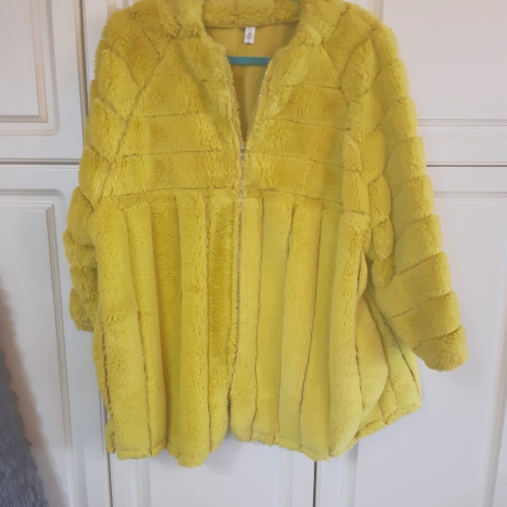 Faux Fur jacket. Fabulous, funky in chartreuse size 3X fits a size 16/18